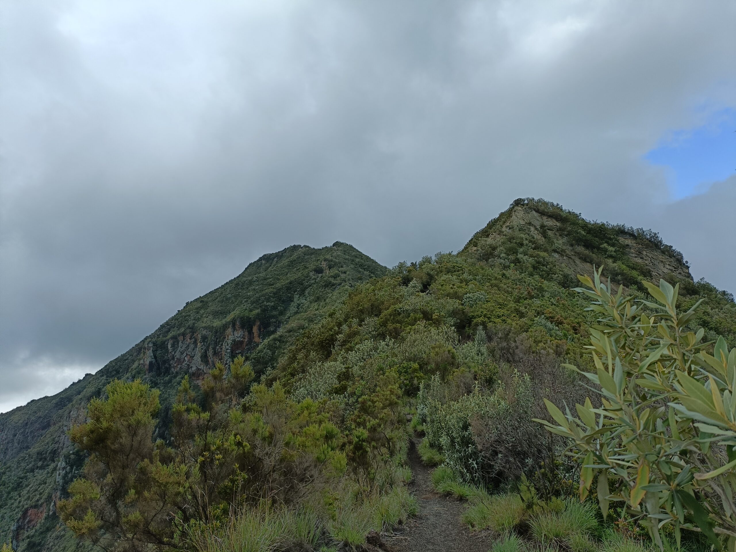 mount-longonot-hiking-trail-ridge-view-ahambi-tours mount-longonot-hiking-trail-ridge-view-ahambi-tours
